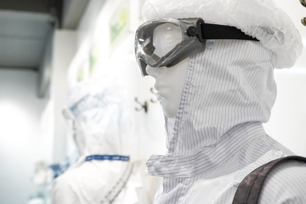 Cleanroom apparel ESD coveralls (full body suit)